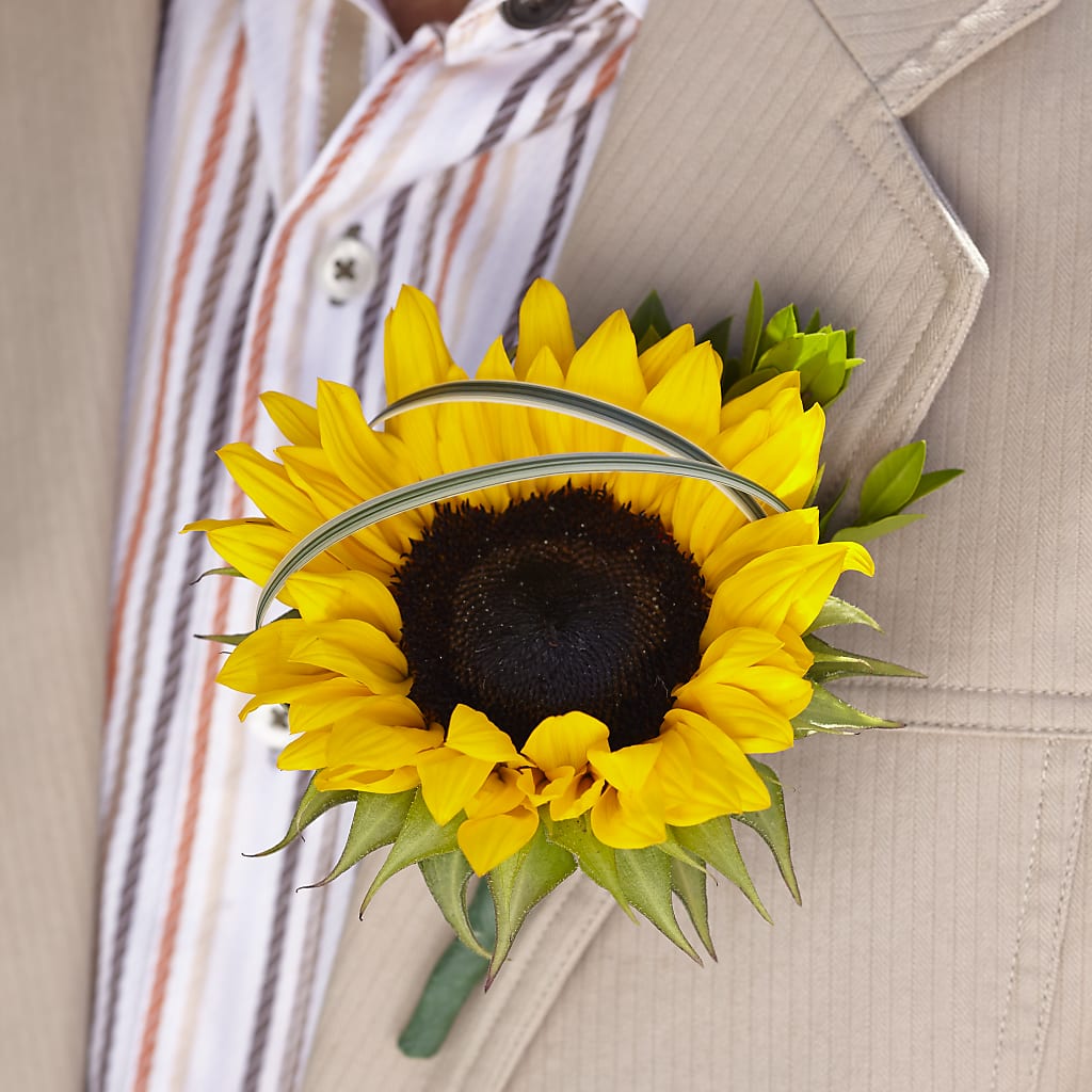 Free Spirit Boutonniere – Cottage Floral Llc, Versailles MO